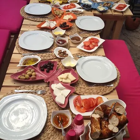 Pera Ayvalik Guest House ホテル *