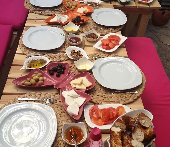 Pera Ayvalik Guest House Hotel *